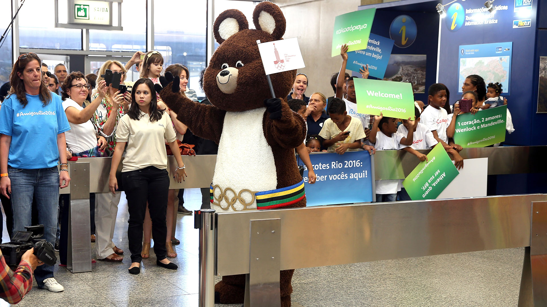 Rio 2016 Receives Mascots from Moscow, Athens, Beijing and London Olympic Games