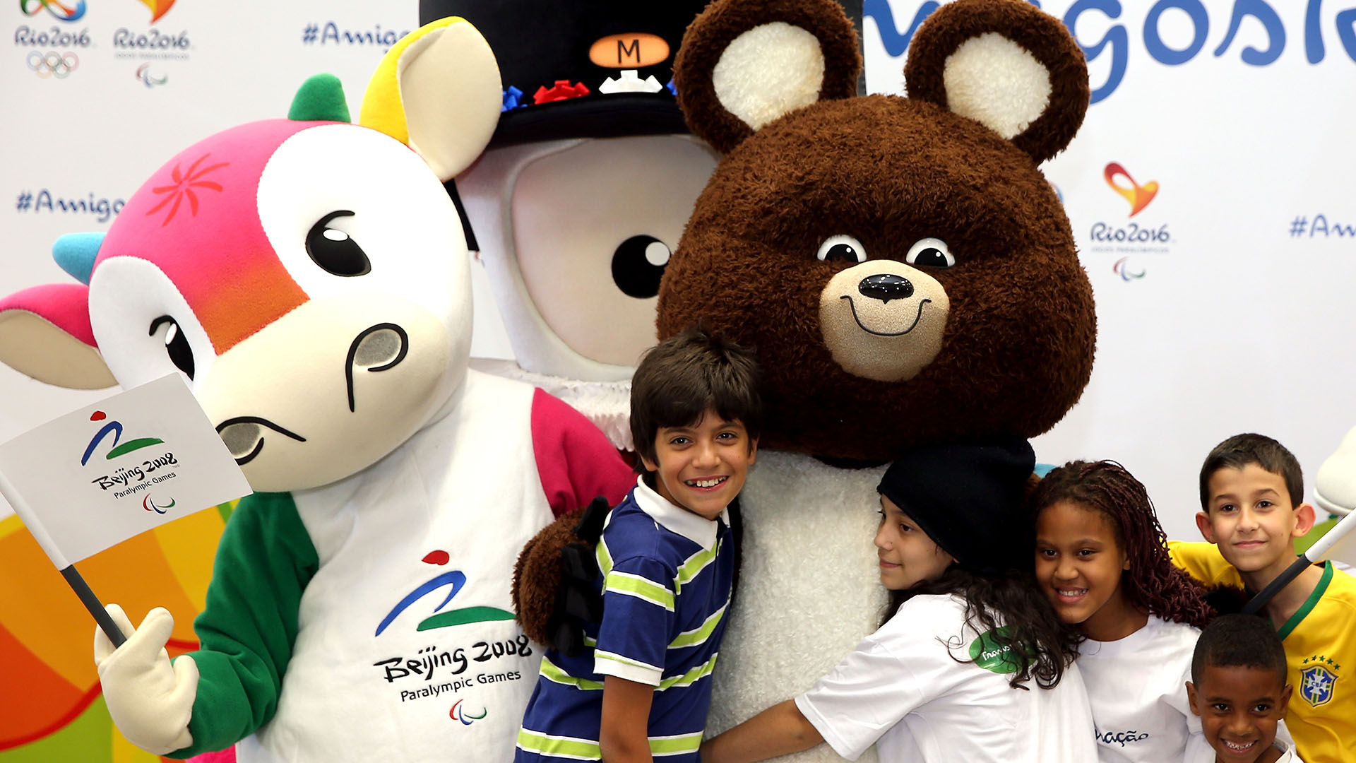 Rio 2016 Receives Mascots from Moscow, Athens, Beijing and London Olympic Games